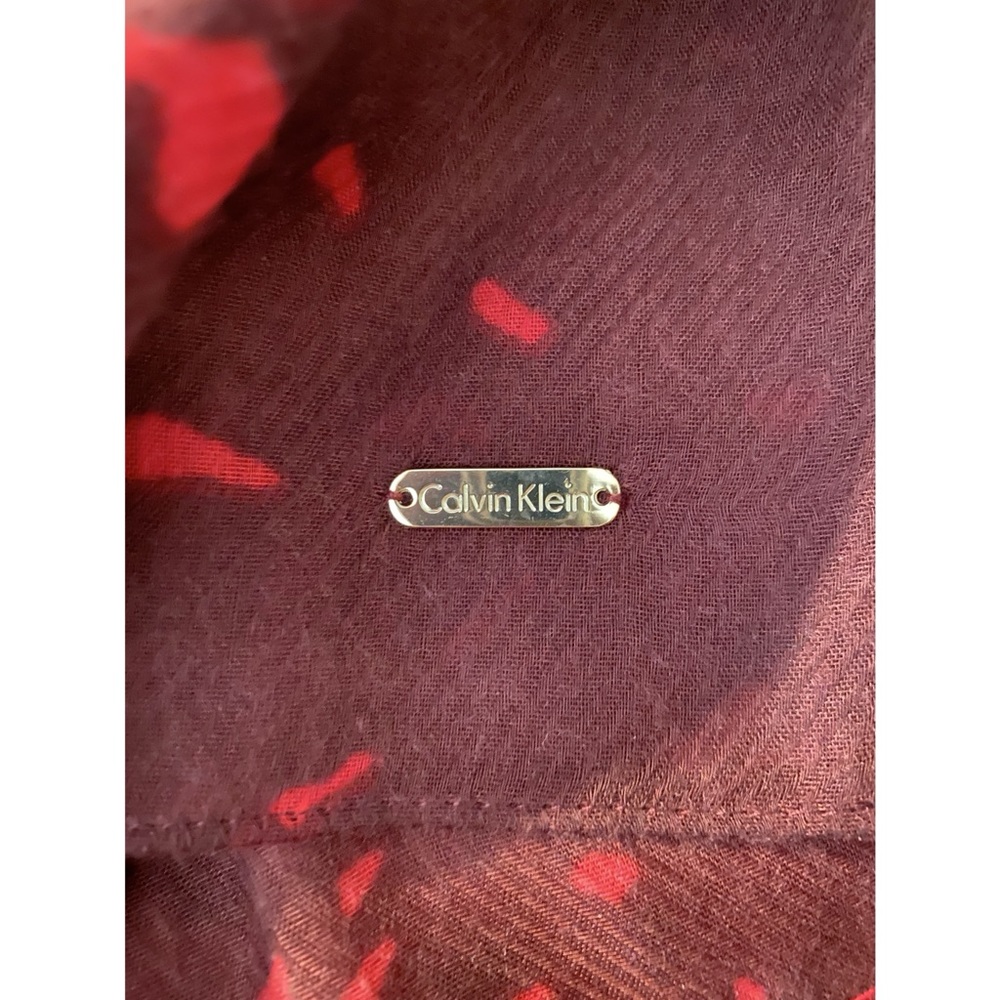 Calvin Klein Soft Infinity Scarf, “Rouge” Print - NWT - Picture 6 of 12